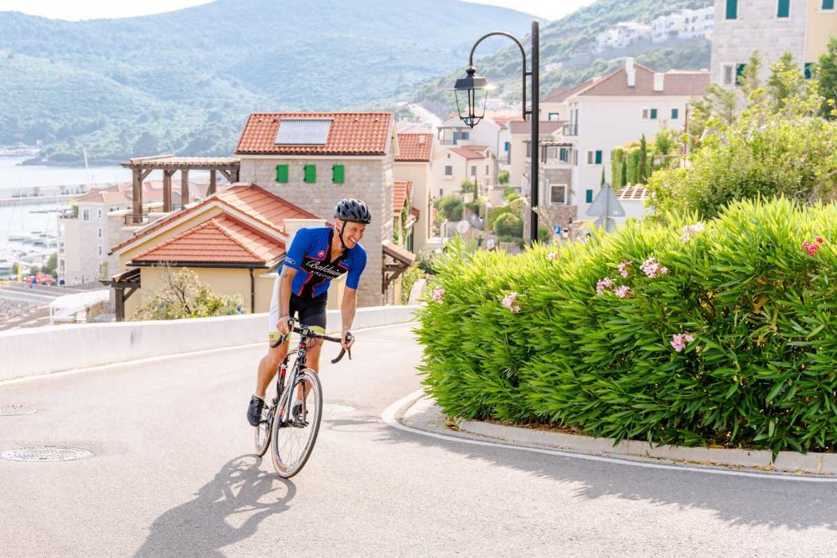 Prva međunarodna biciklistička trka u Luštici bay - Adriatic Luštica bay Montenegro race 2021