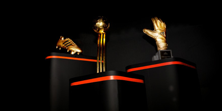 Adidas predstavio zlatnu loptu, kopačku i rukavicu 